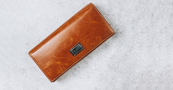 How to choose the perfect leather wallet for women: 5 key features to look for