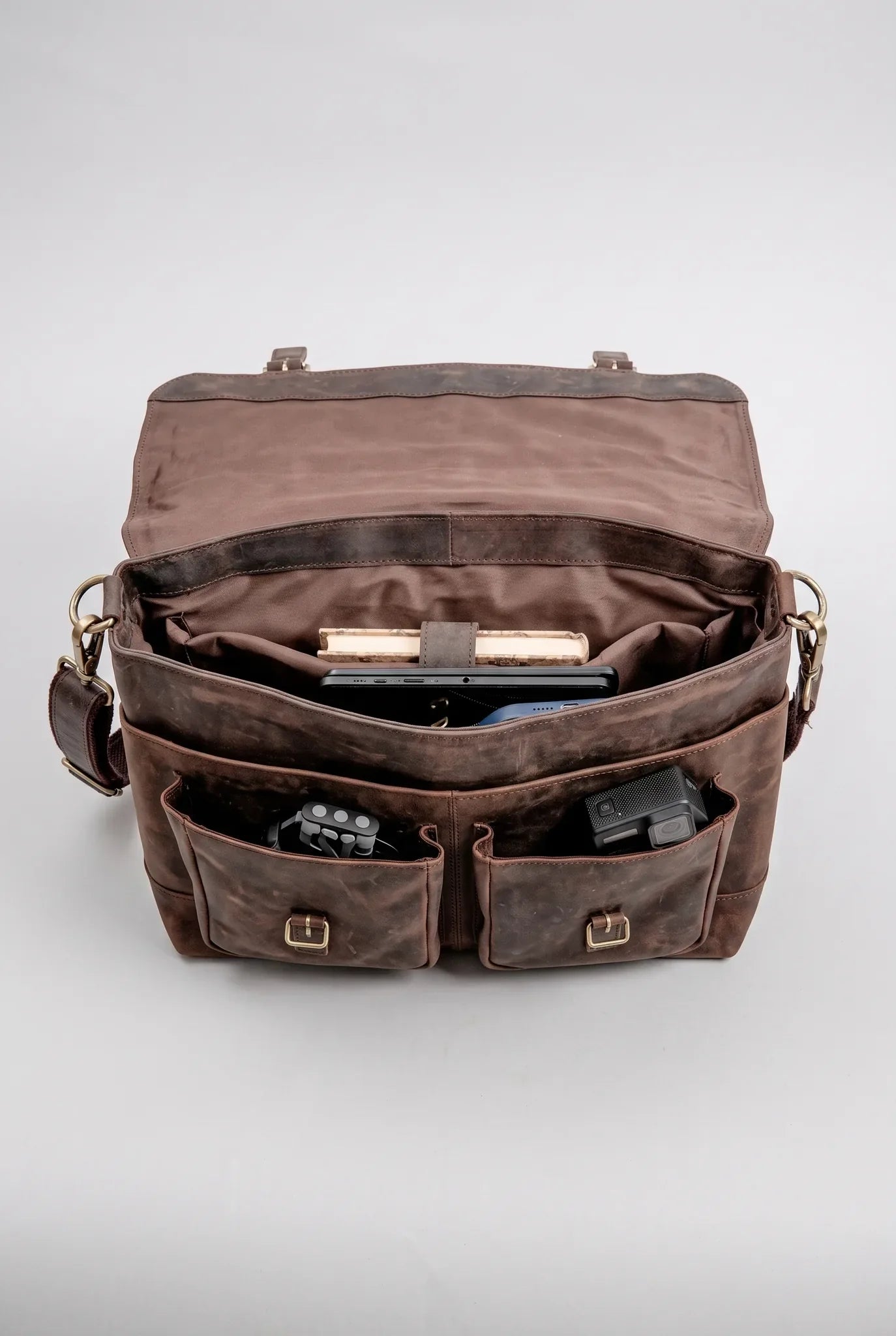 Buffalo Leather Sitka Messenger Bag AZ 054 - front