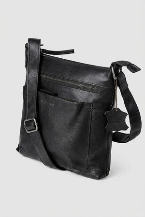 Black leather satchel AZ 060 side profile with adjustable shoulder strap